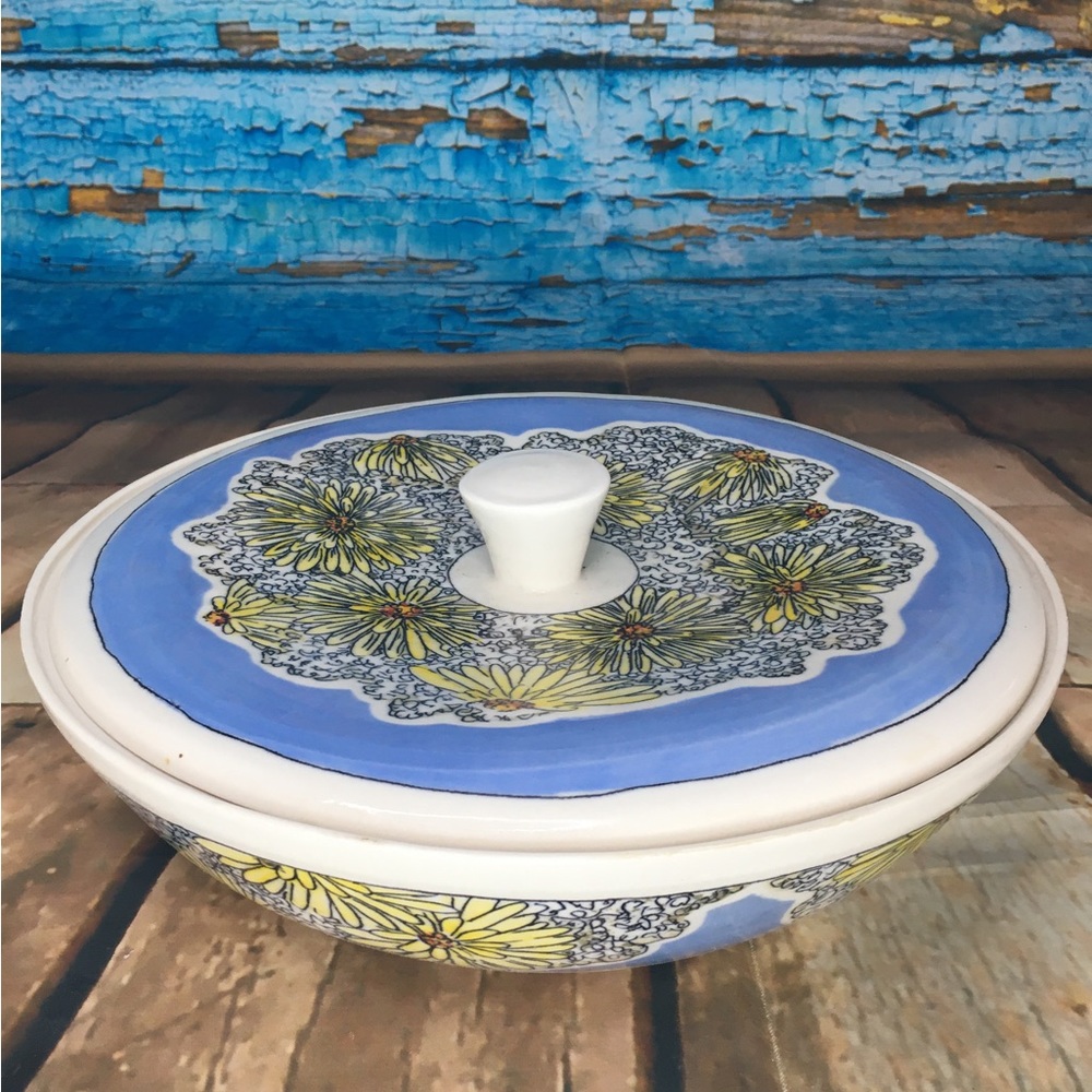 Handmade Ceramic Daisy Crysanthemum Casserole Dish + Lid Mad 2016 Bellingham, WA